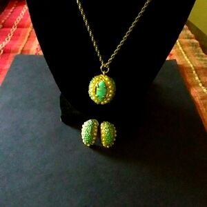 Vintage necklace and earrings. Set in gold, turquoise,  and pearls.